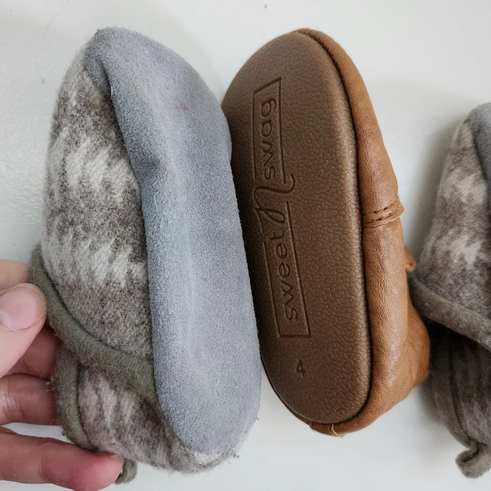EUC Boutique Grey Wool & Suede Southwestern Moccasins -Size 4, 12-18m